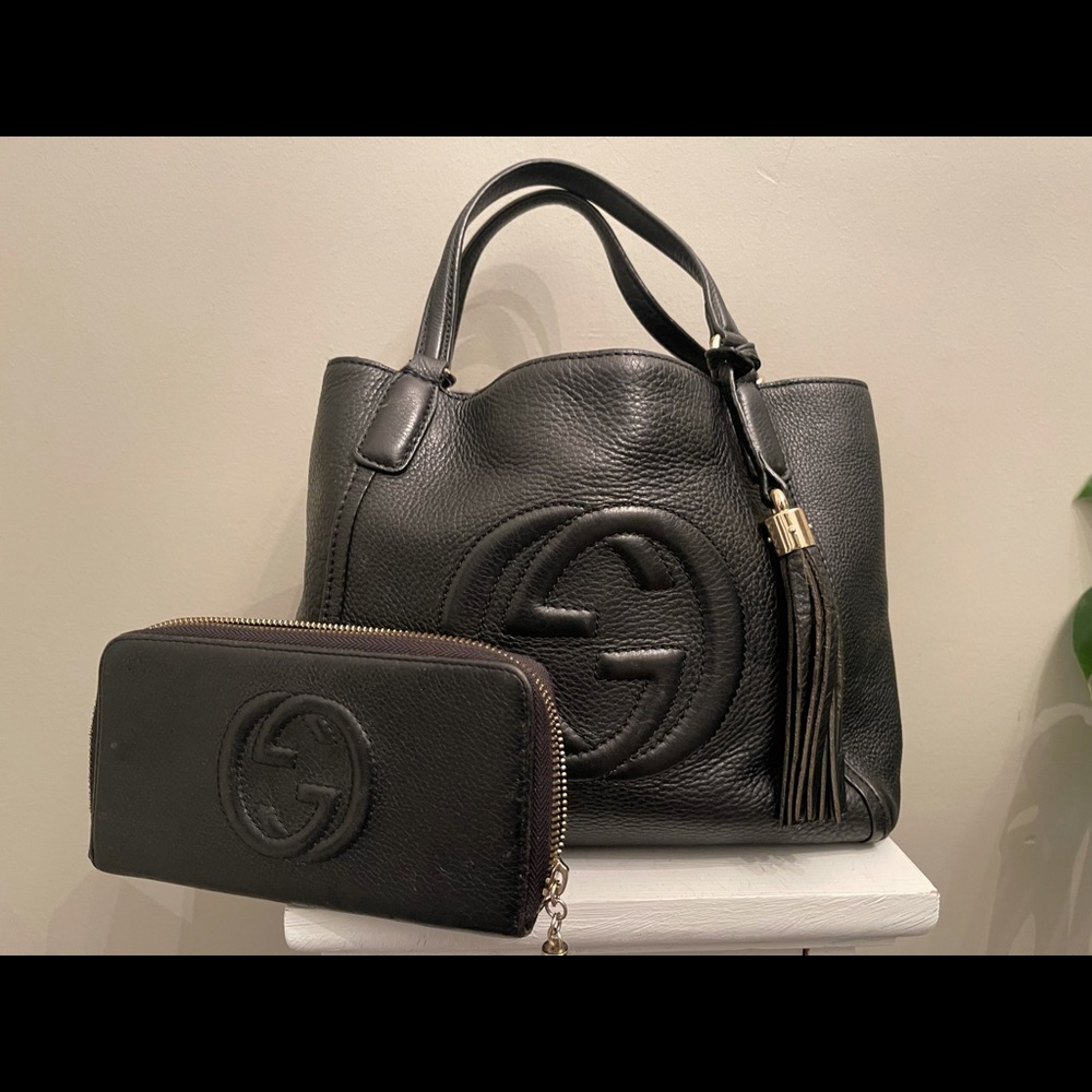 Authentic GUCCI Black Pebbled Calfskin Soho Top Handle Medium Tote Bag w/wallet
